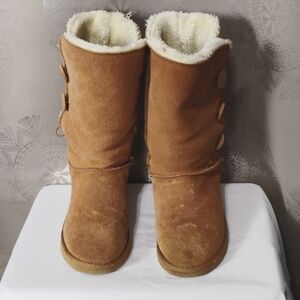 BRAND: UGGS - SIZE: W9 (See ALL Pics)